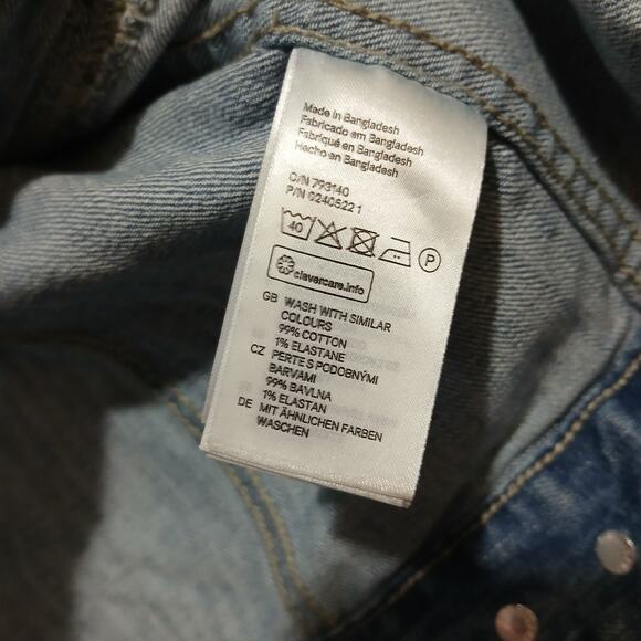 H&M Denim Jean Jacket Womens 8 Trucker 100% Cotton Light Acid Wash Distressed - Picture 7 of 9